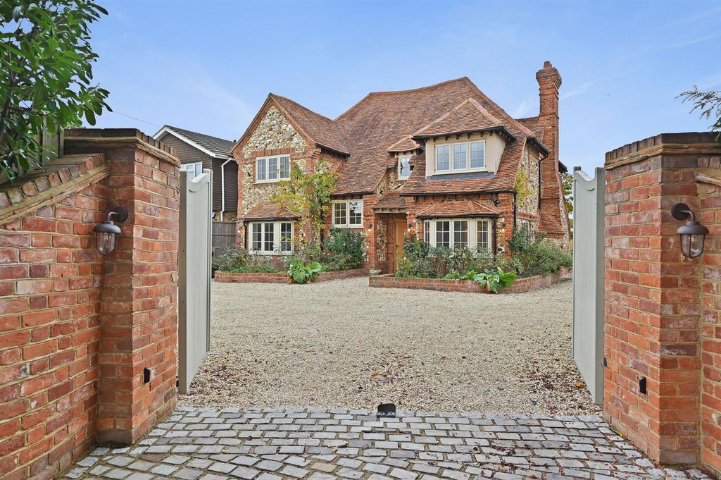 Property photo 2 of 21 Gates.Jpg