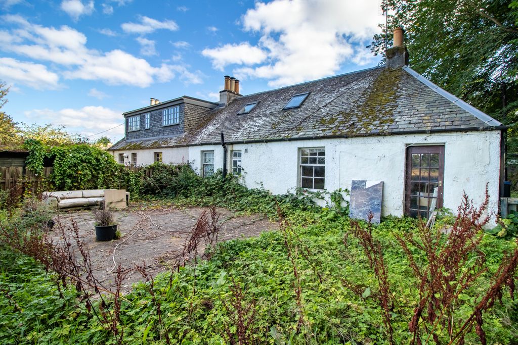 Property photo 2 of 15 Garden/ Rear Elevation