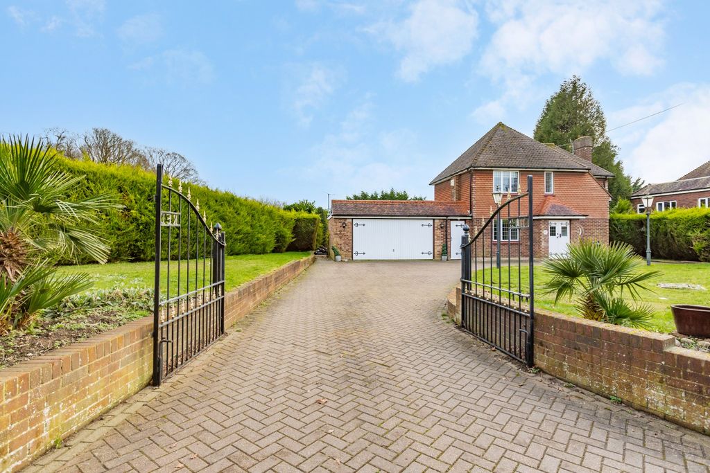 Property photo 2 of 20 3834382