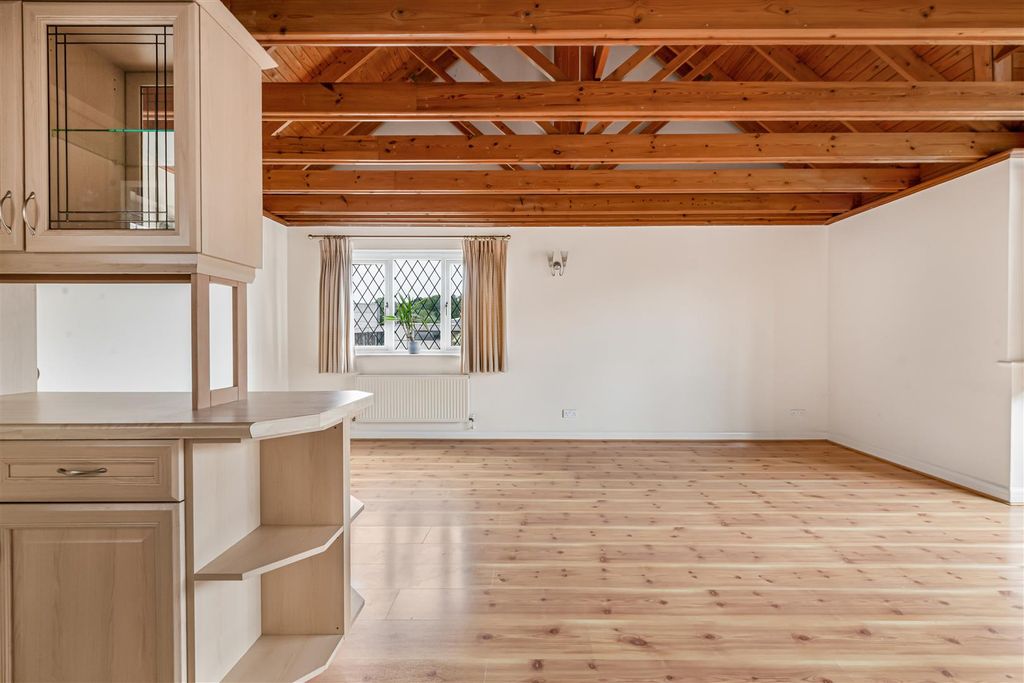 Property photo 3 of 13 5_83584.Jpg