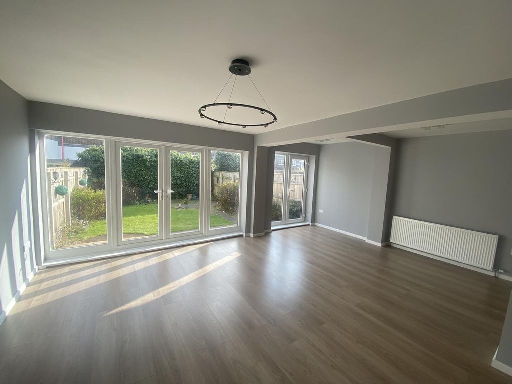 Property photo 2 of 11 Living Room