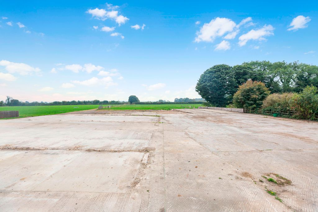 Property photo 3 of 7