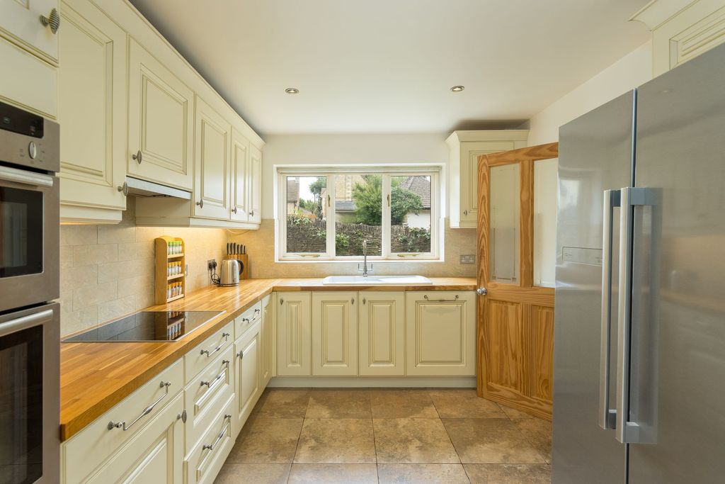 Property photo 2 of 23
