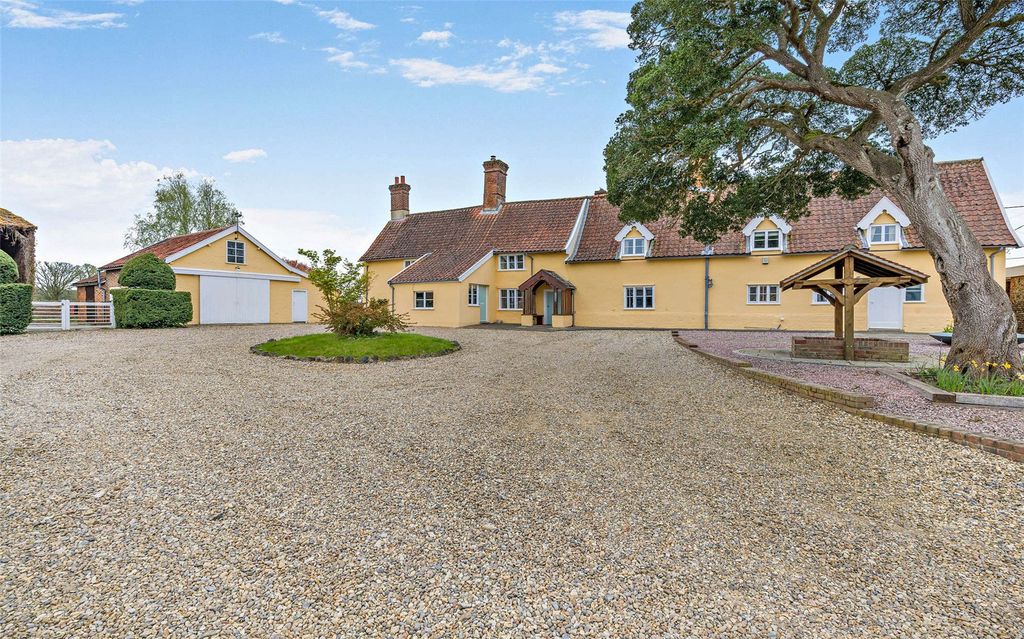 Property photo 2 of 14 Ivy House