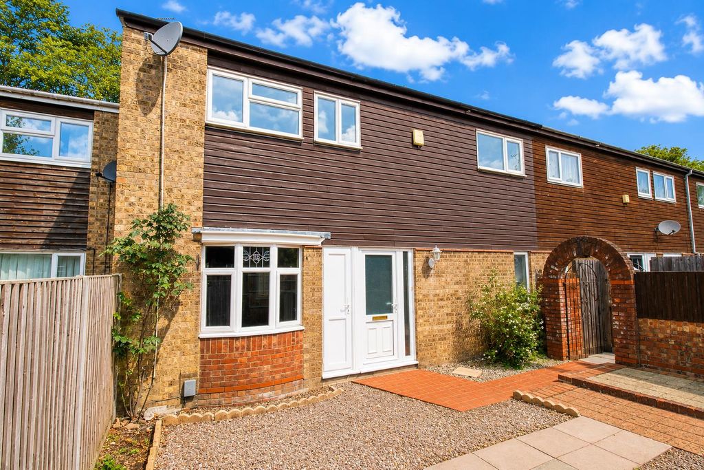 Property photo 1 of 15 44 Kirkmeadow Front 1.Png