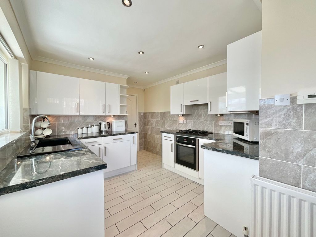 Property photo 2 of 29