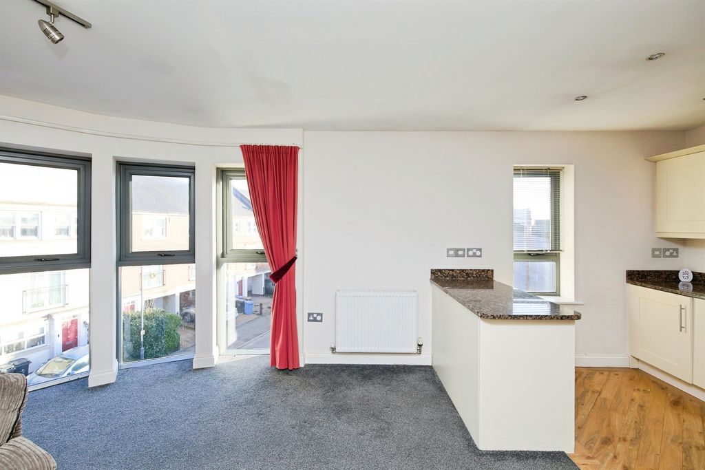 Property photo 2 of 20