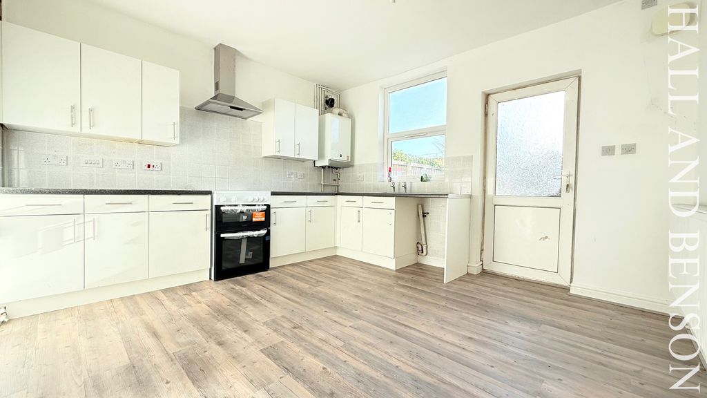 Property photo 2 of 12 Image