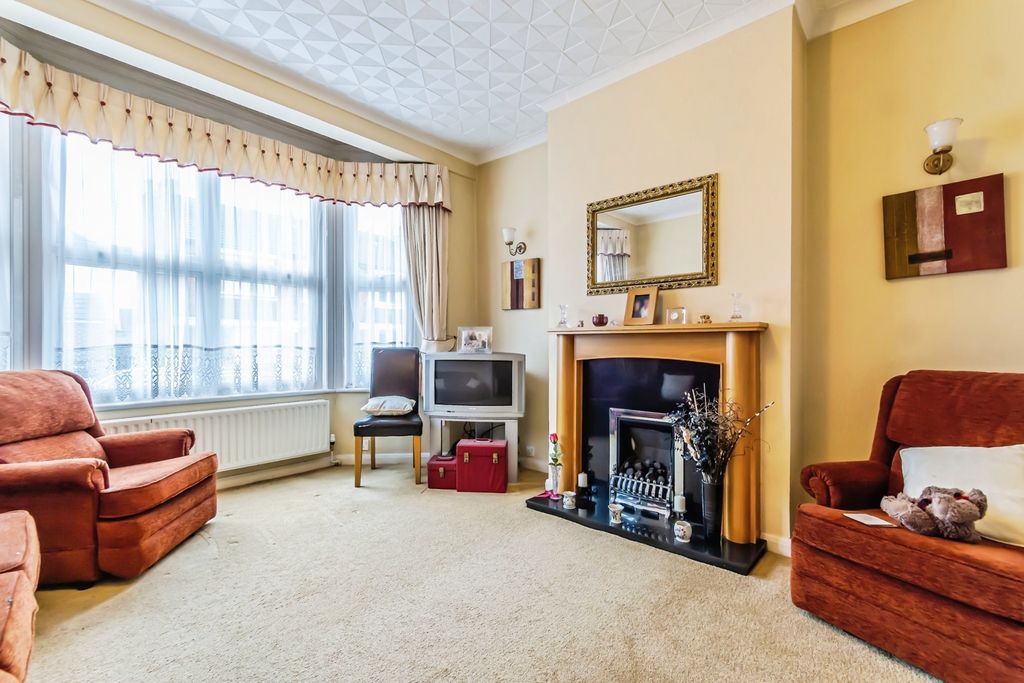 Property photo 2 of 17 Pbox-Img.Jpg