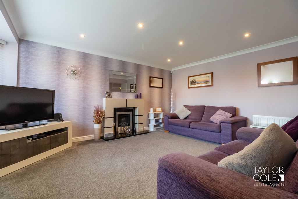 Property photo 2 of 33