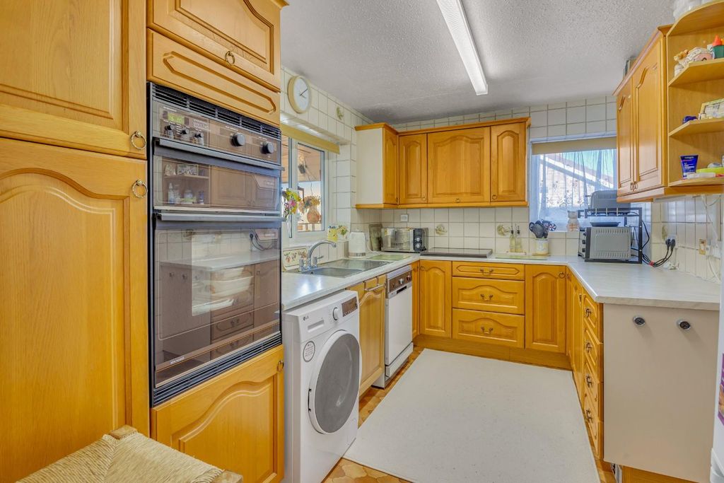 Property photo 2 of 19 Kitchen