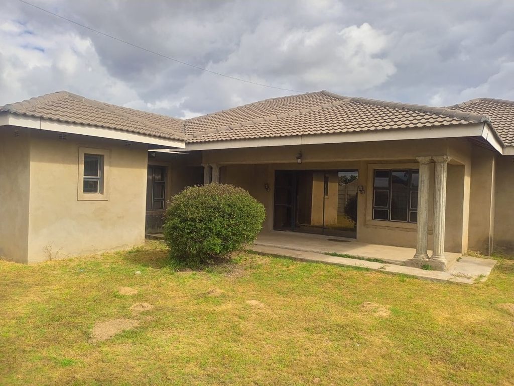 Property photo 2 of 11