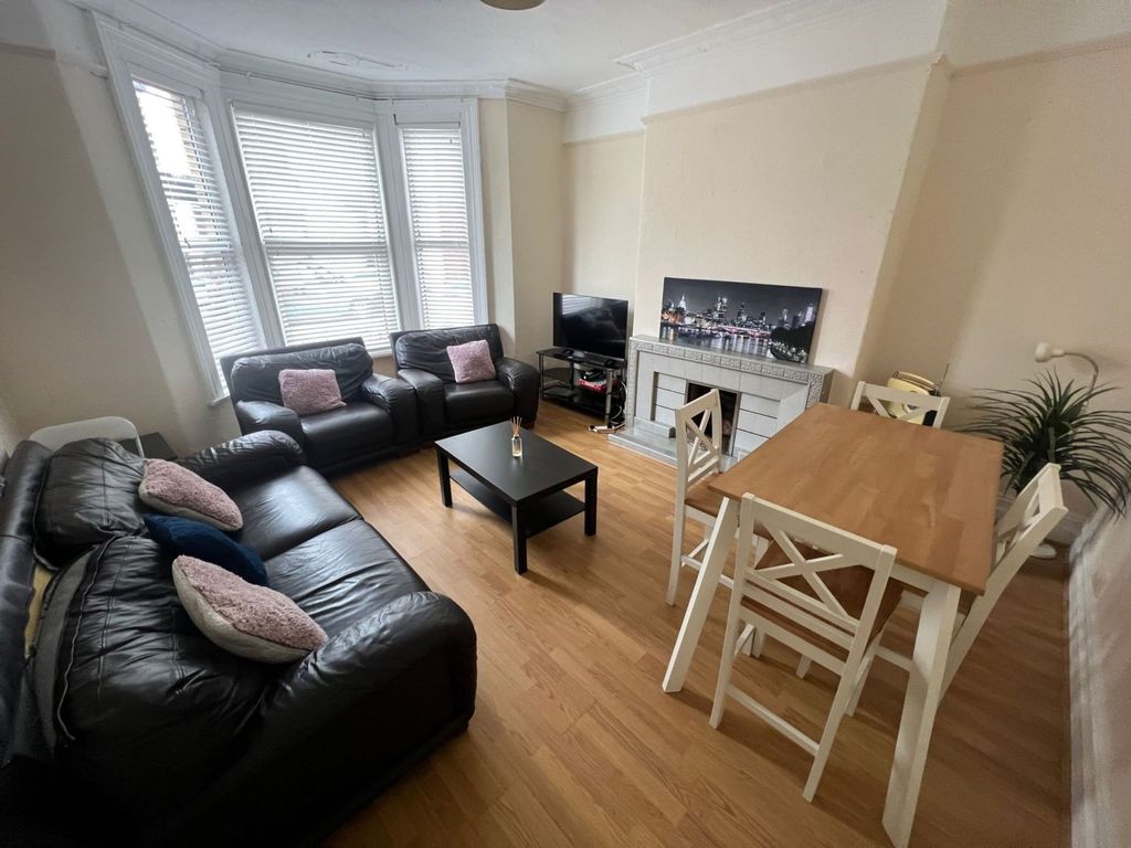 Property photo 1 of 4