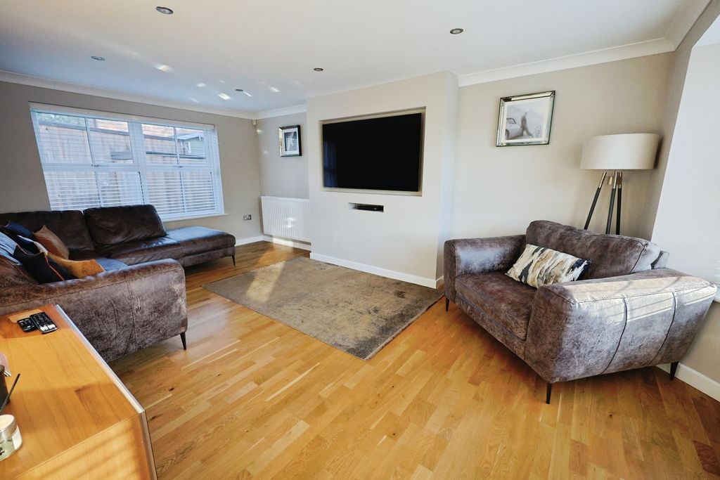 Property photo 3 of 20 Pbox-Img.Jpg