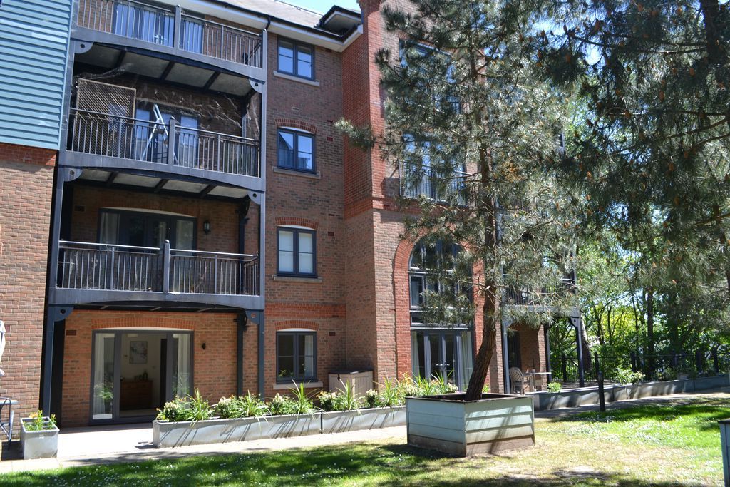 Property photo 2 of 12 Terrace