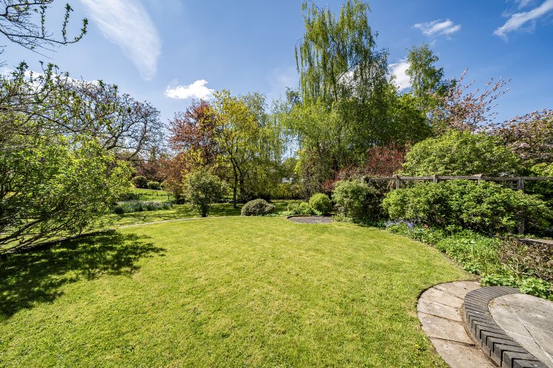 Property photo 2 of 20 Detached Period Family House