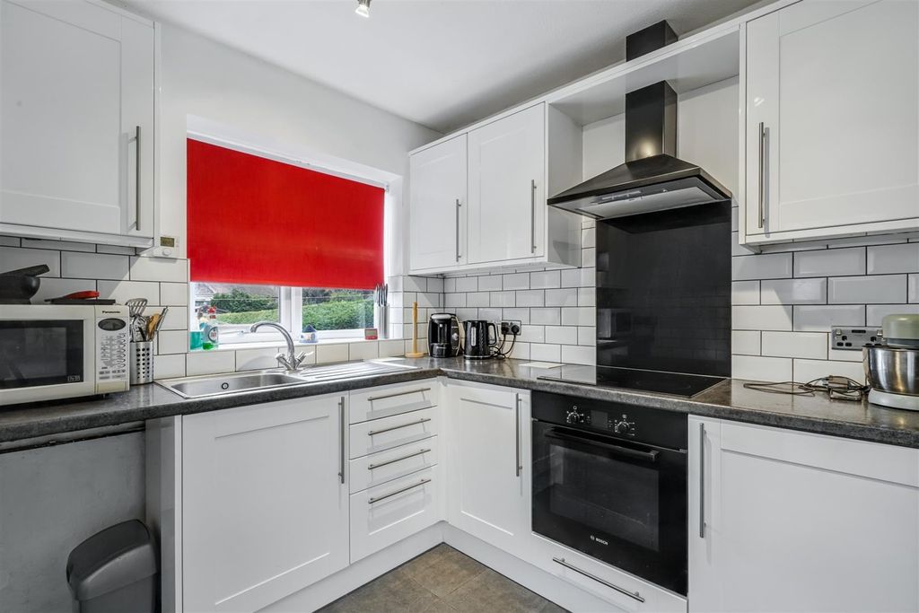 Property photo 3 of 21 Breakfast Kitchen