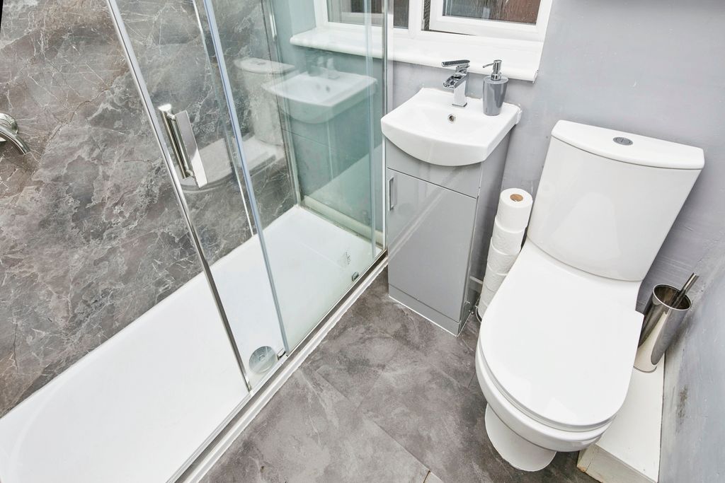 Property photo 3 of 16 Shower Room