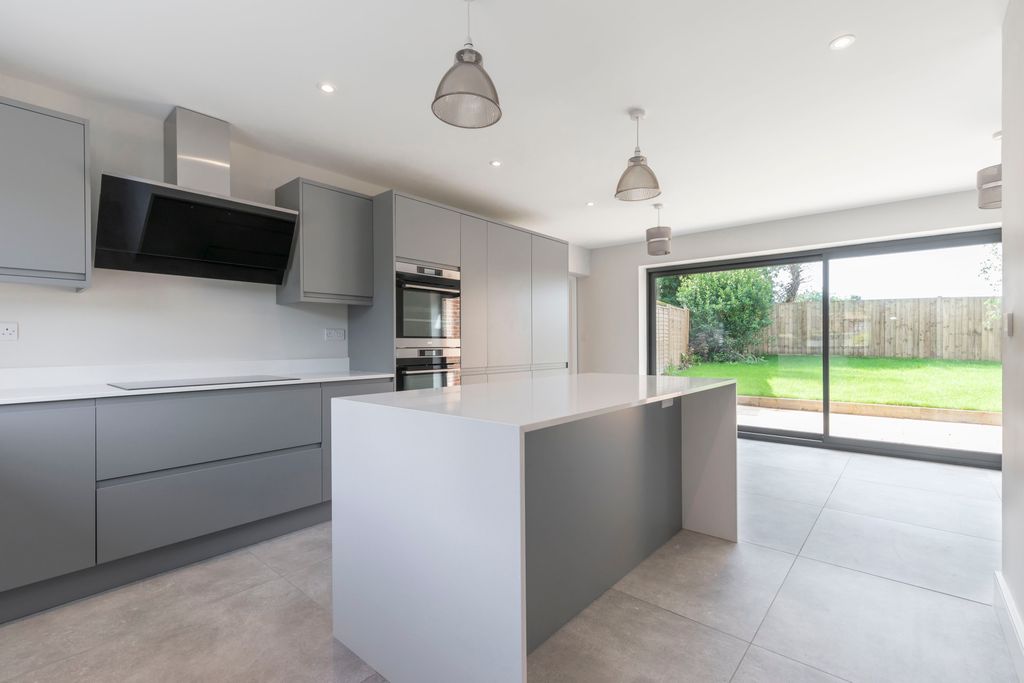 Property photo 2 of 16 Woodbine House-09