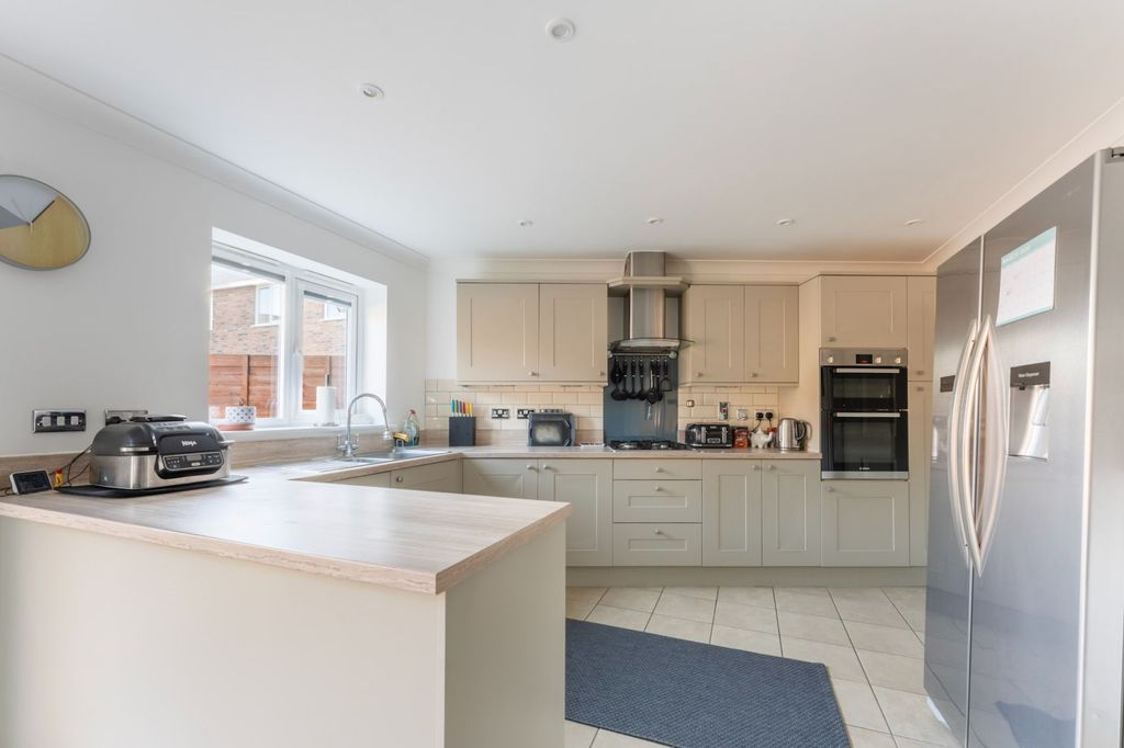 Property photo 2 of 24