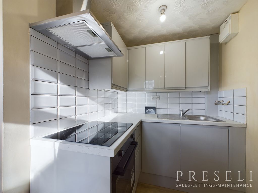 Property photo 2 of 12 Kitchen