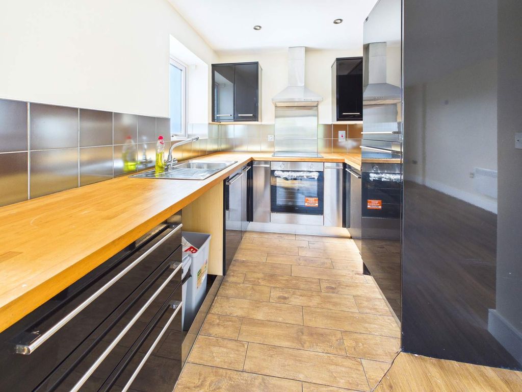 Property photo 3 of 13 Kitchen