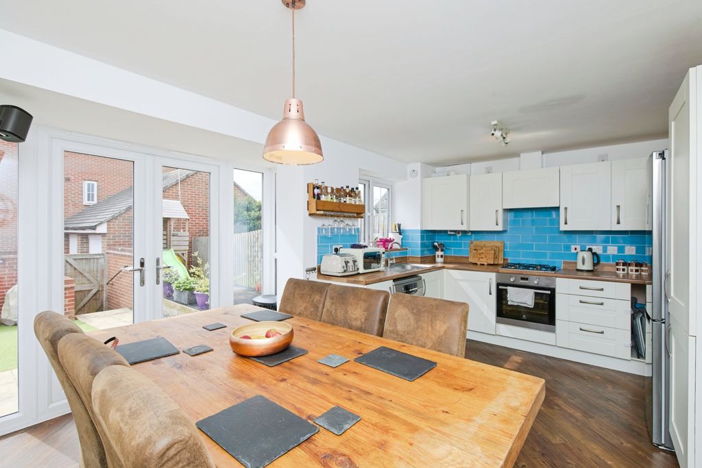 Property photo 2 of 24 Kitchen Diner