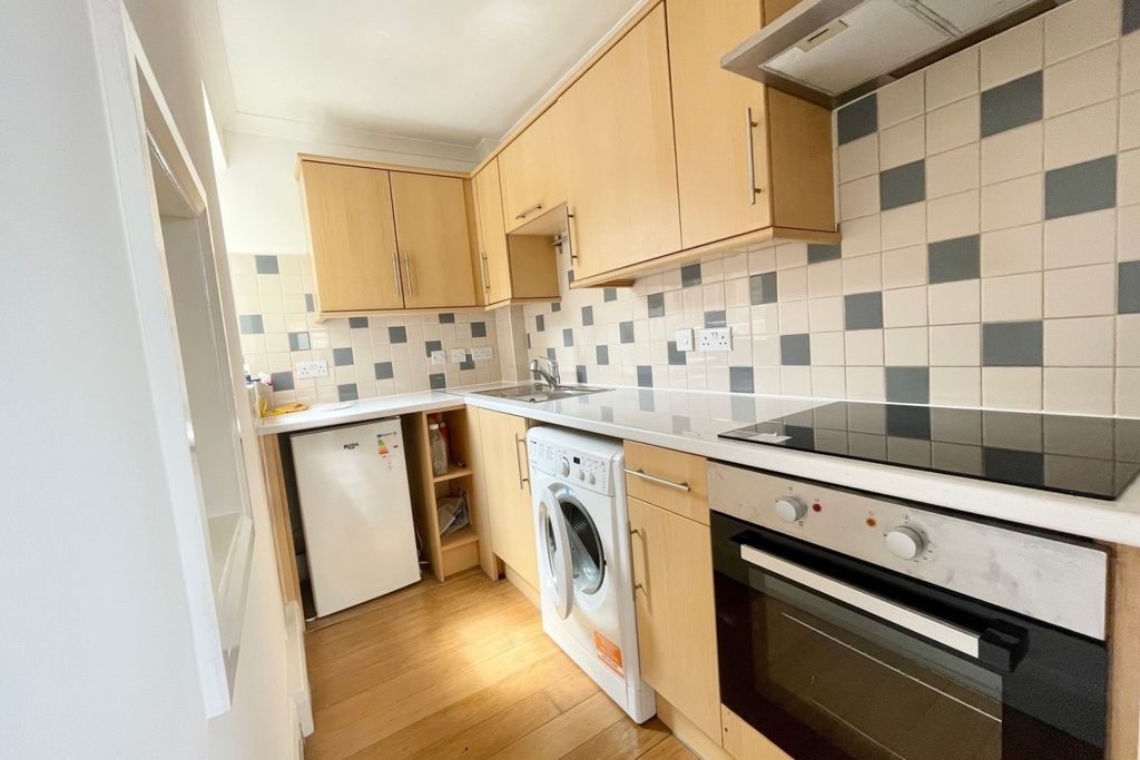 Property photo 3 of 7 Kitchen