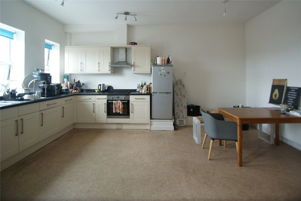 Property photo 2 of 6 Picture No. 10