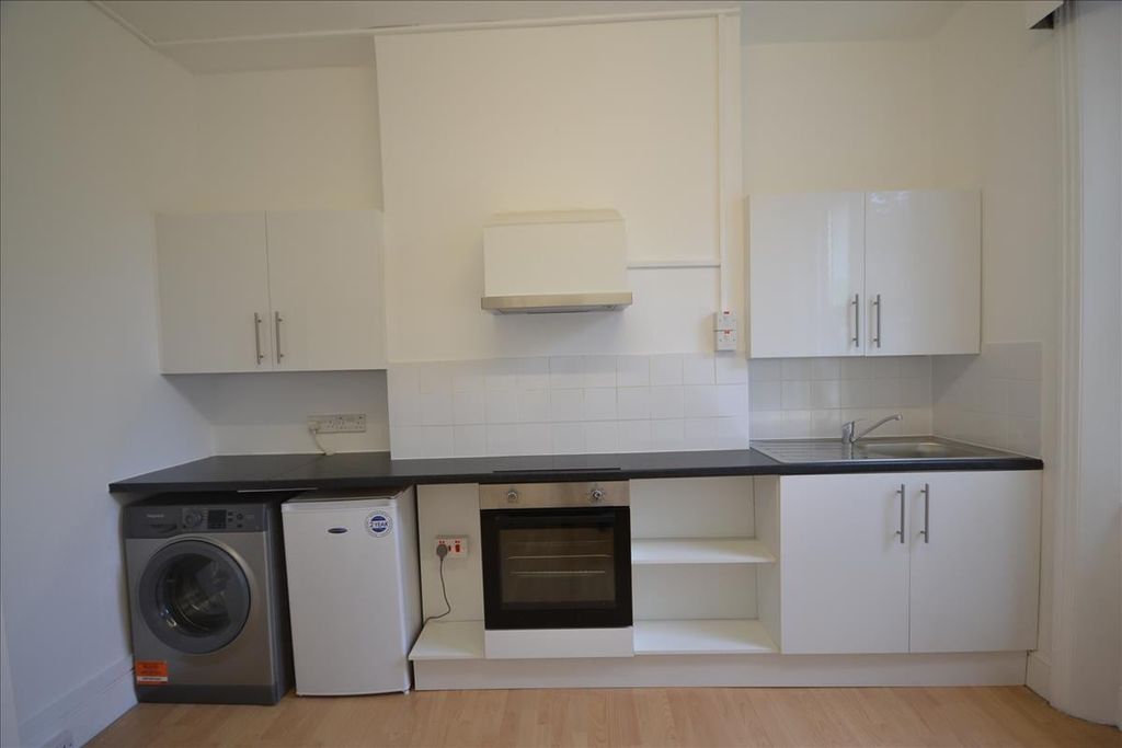 Property photo 1 of 2