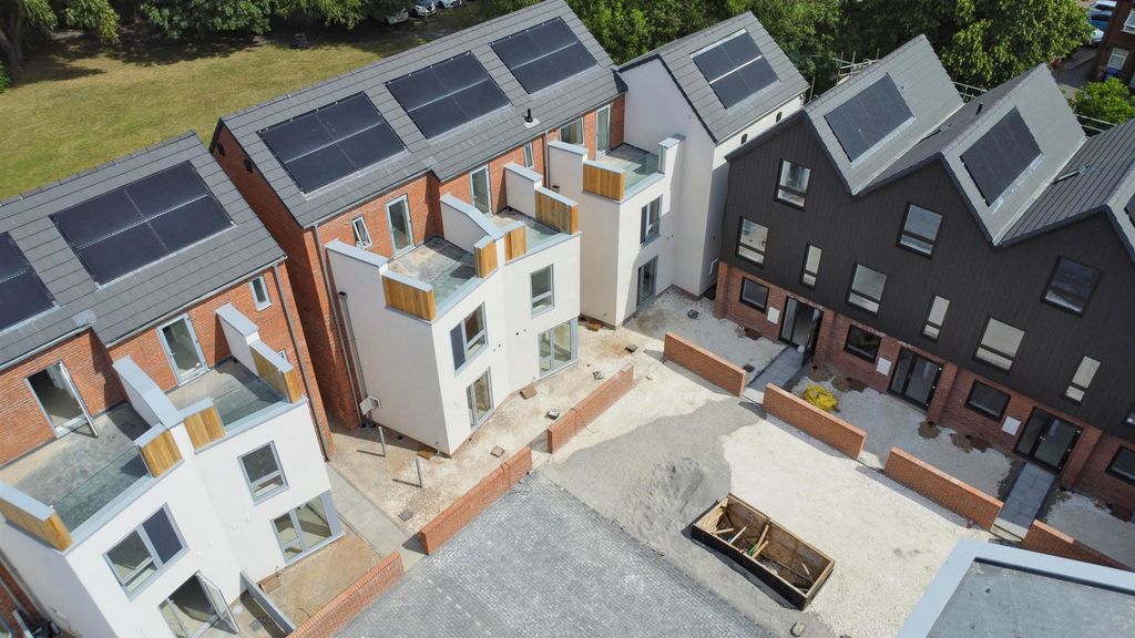 Property photo 2 of 22 Dji_0911-Dji_0913_Lzn.Jpg