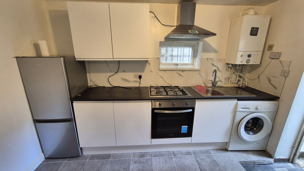 Property photo 2 of 8 Kitchen