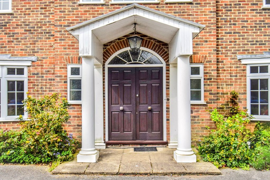 Property photo 3 of 27