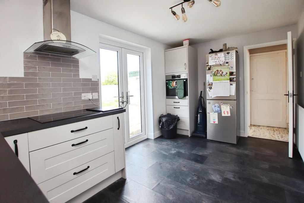 Property photo 3 of 16 4565204