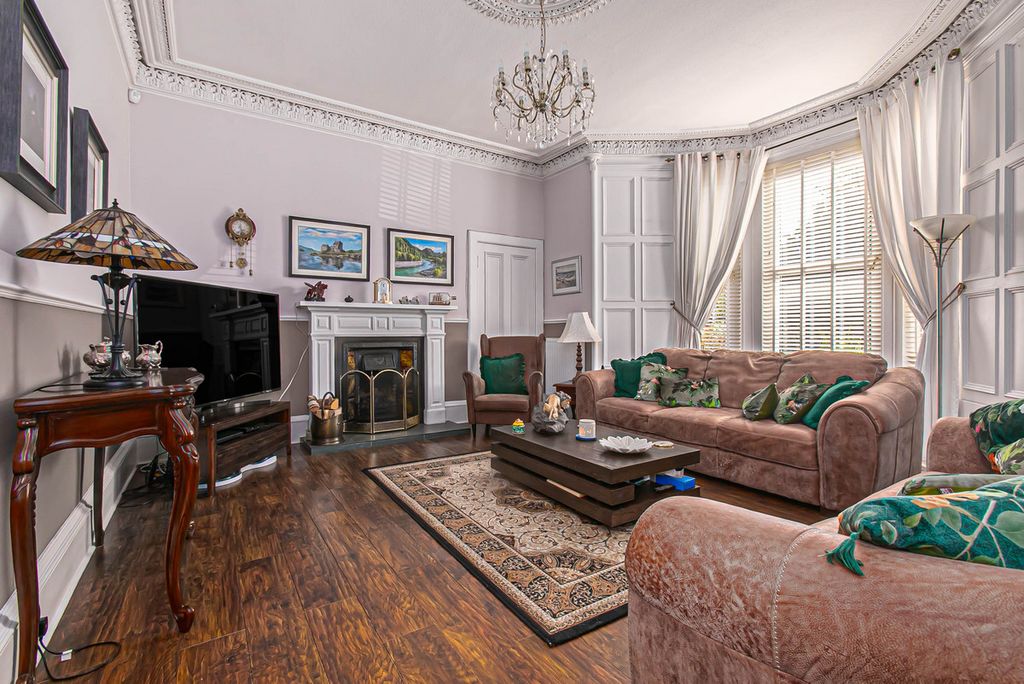 Property photo 2 of 31
