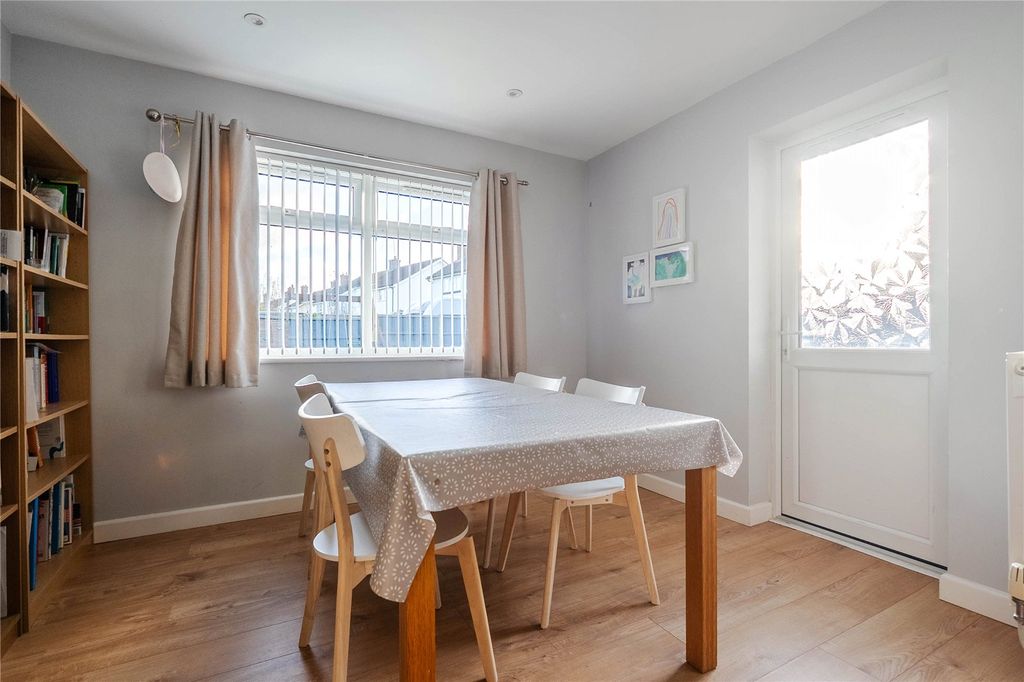 Property photo 3 of 15 Picture No. 01