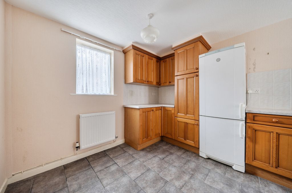 Property photo 3 of 22 1453436-1-69Fcbec...