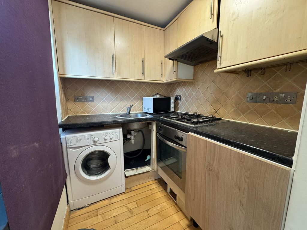 Property photo 1 of 4 1 Bed Flat To Rent Waye Avenue, Hounslow Tw5