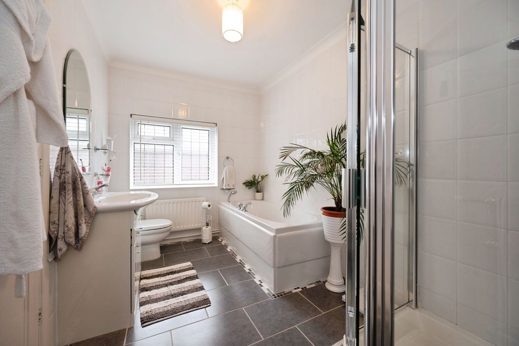 Property photo 3 of 17 Photo