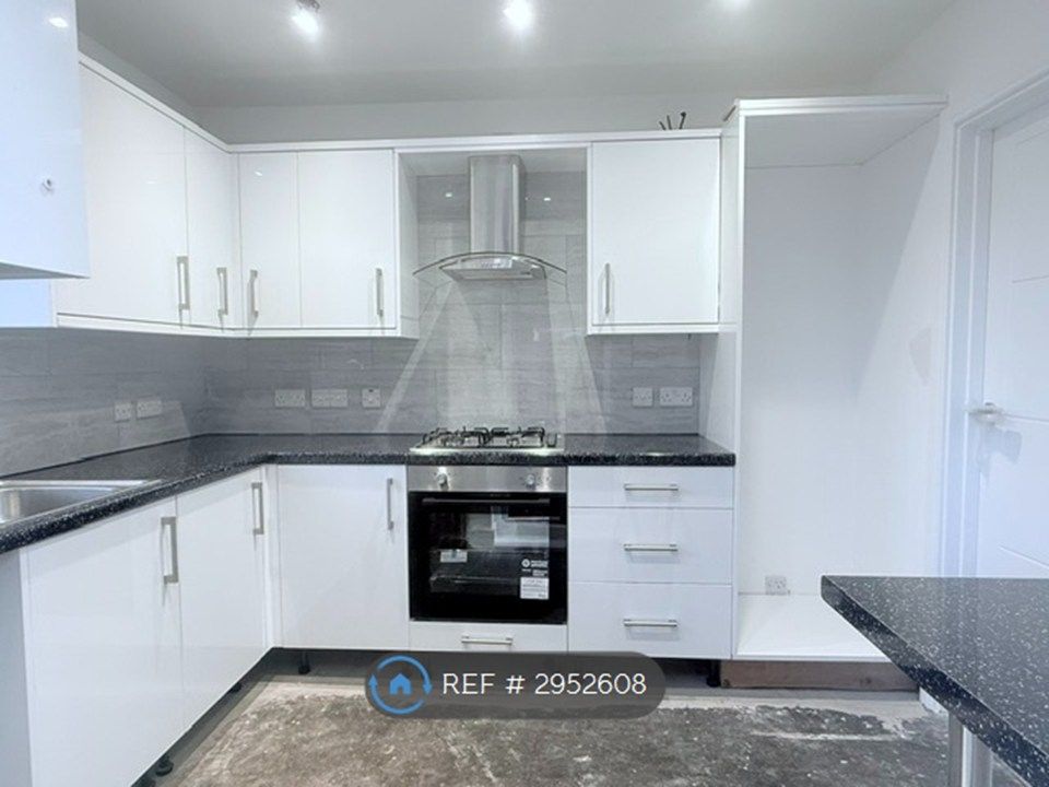 Property photo 1 of 12 Kitchen