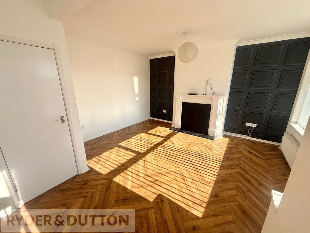 Property photo 2 of 25 Lounge