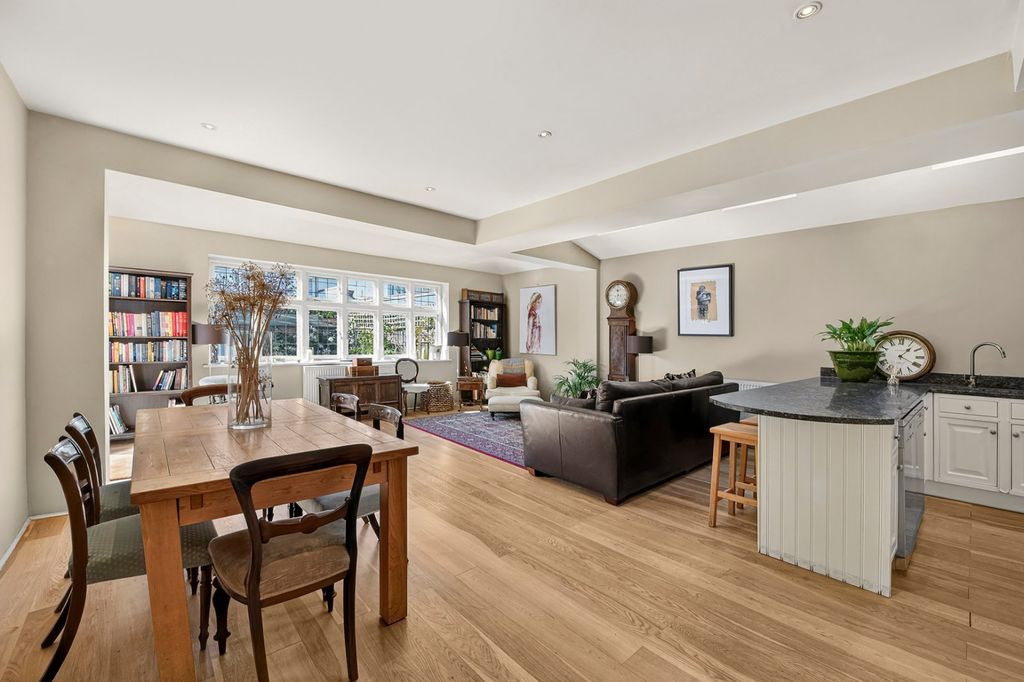 Property photo 3 of 28