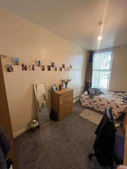 Property photo 2 of 10 Bright, Cosy Double Bedroom With A Comfortable Bed...