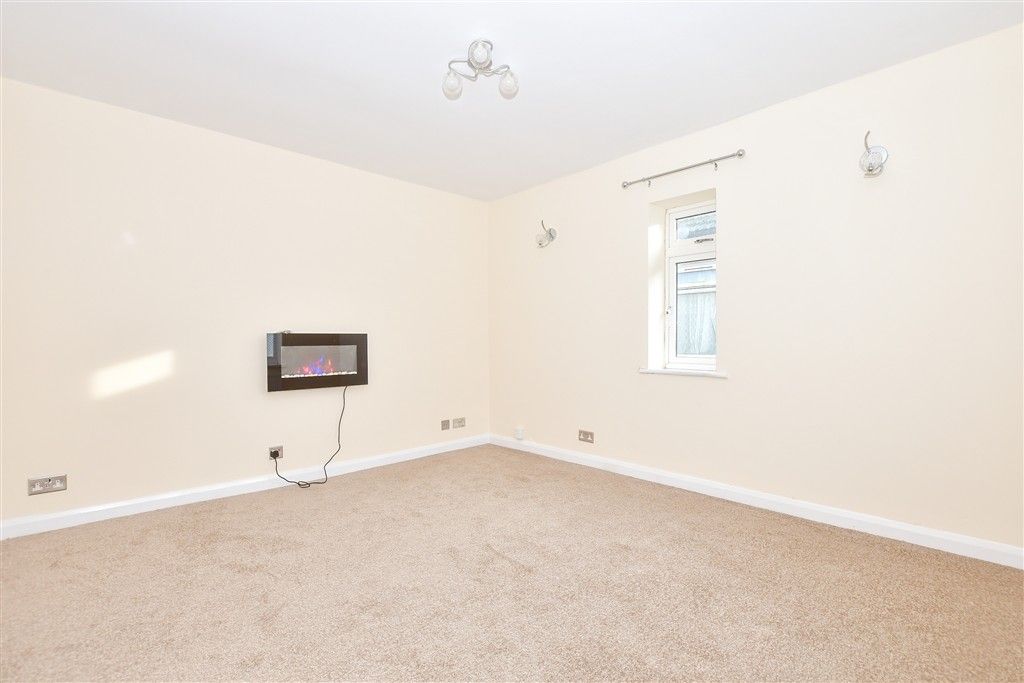 Property photo 3 of 15 Lounge