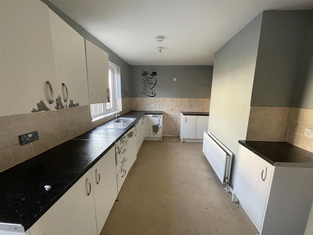 Property photo 3 of 8 55 Clev 3.Jpg