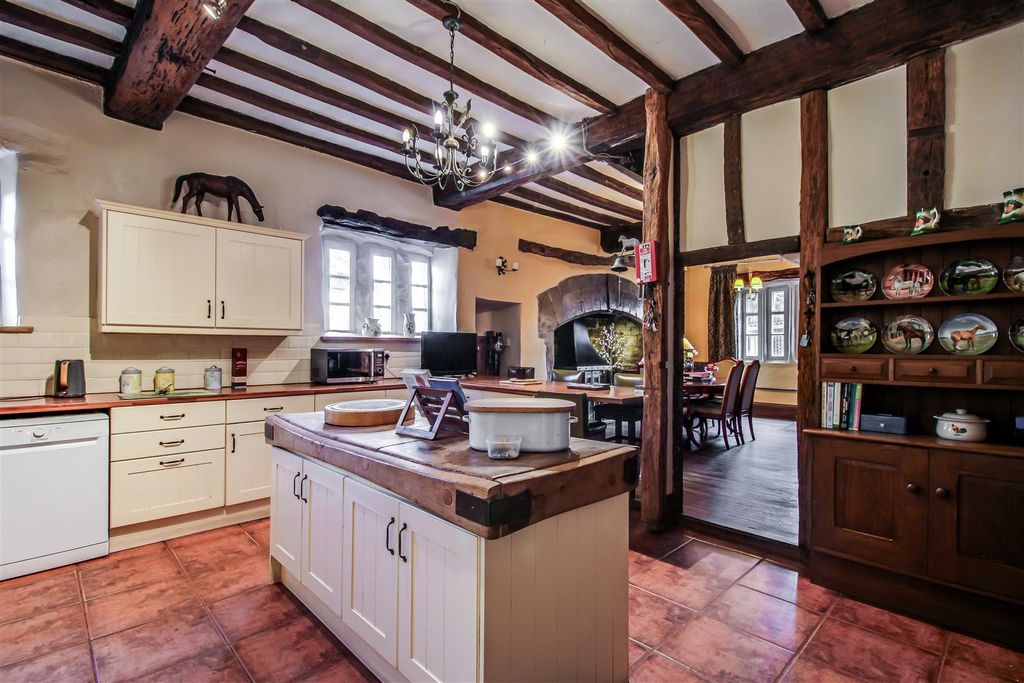 Property photo 2 of 31 Kitchen
