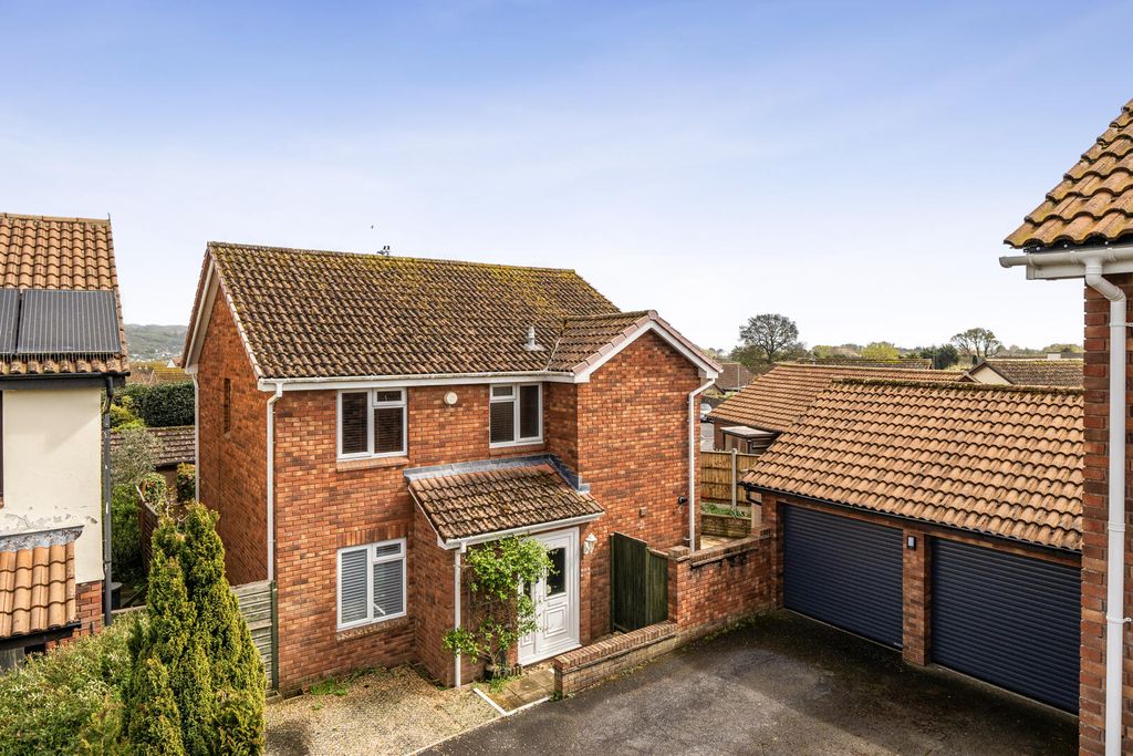 Property photo 1 of 21 Front (Exterior)