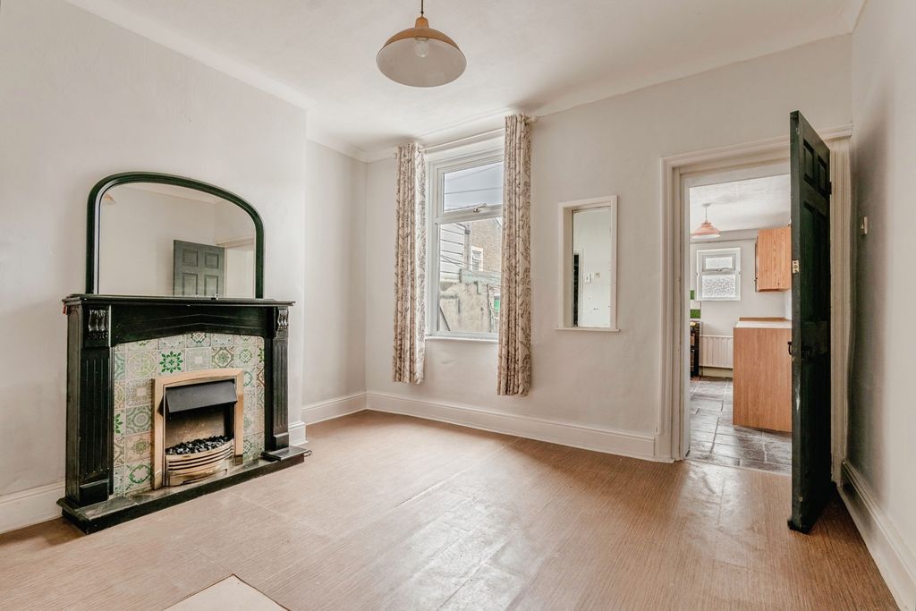 Property photo 3 of 15 Pbox-Img.Jpg