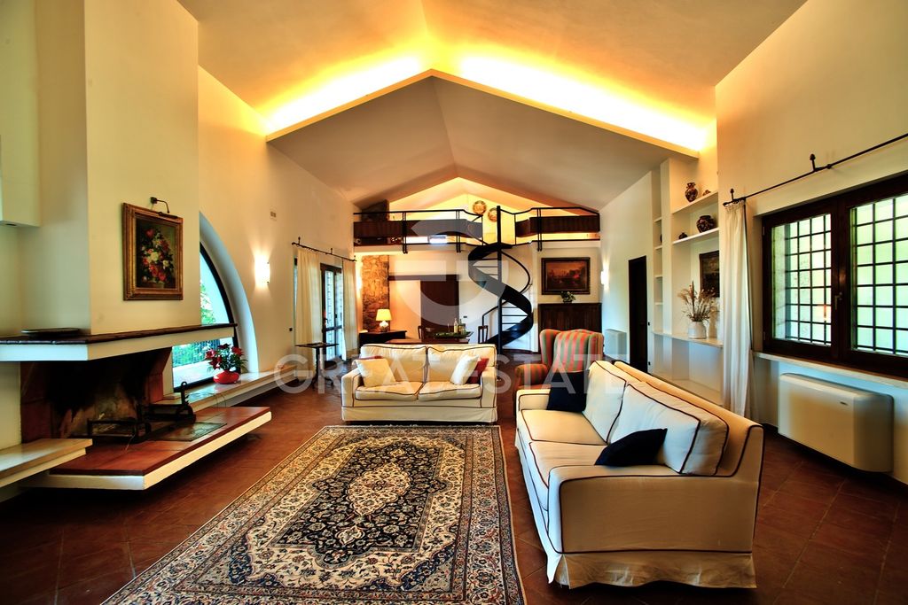 Property photo 2 of 64 Interiors