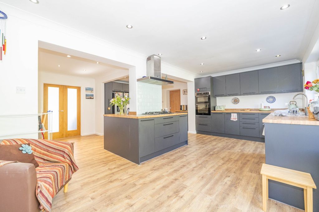 Property photo 3 of 17 Picture 3